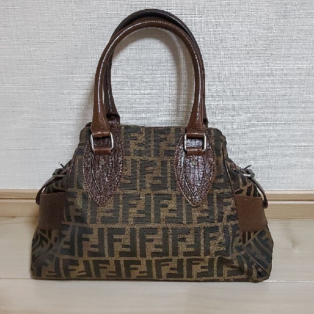 【未使用に近い】FENDI ハンドバッグ　ズッカ柄バッグ