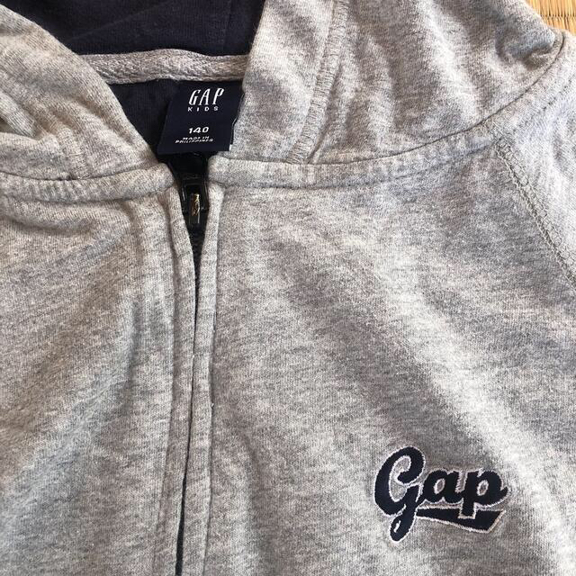 GAP(ギャップ)の子供服　パーカー　140 GAP キッズ/ベビー/マタニティのキッズ服男の子用(90cm~)(ジャケット/上着)の商品写真