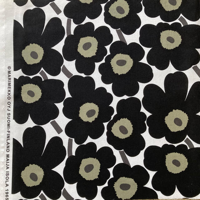 marimekko(マリメッコ)の生地 マリメッコ  ミニウニッコ  ハギレ 黒 ハンドメイドの素材/材料(生地/糸)の商品写真