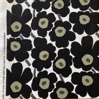 マリメッコ(marimekko)の生地 マリメッコ  ミニウニッコ  ハギレ 黒(生地/糸)