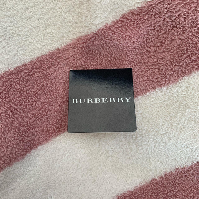 BURBERRY(バーバリー)の新品　BURBERRY  ハンカチタオル レディースのファッション小物(ハンカチ)の商品写真
