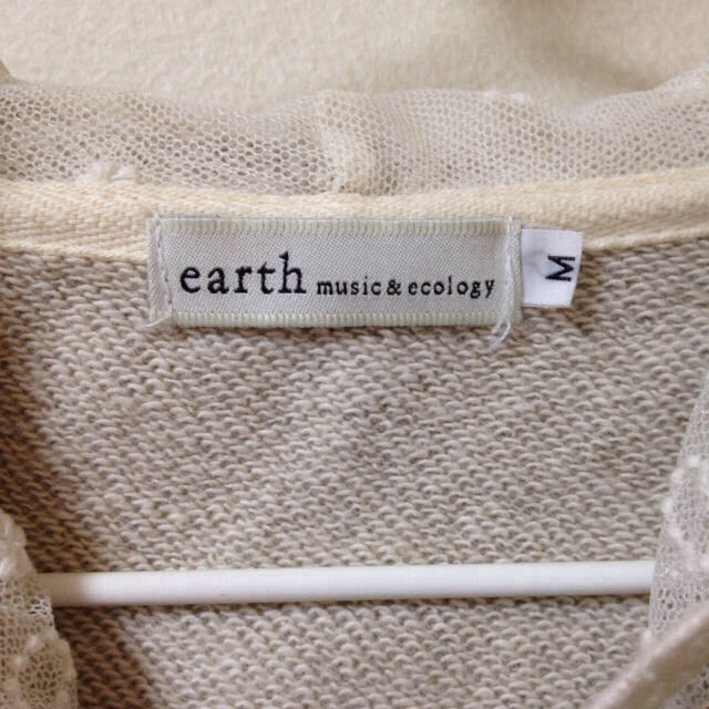 earth music & ecology(アースミュージックアンドエコロジー)のナチュラルガーリーなレース付きパーカー レディースのトップス(パーカー)の商品写真