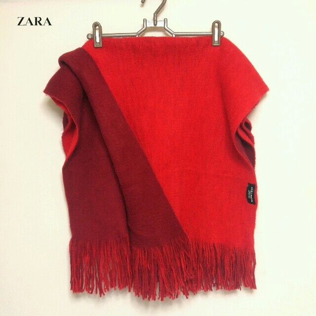 ZARA(ザラ)の【ZARA】大判ストール(赤) レディースのファッション小物(ストール/パシュミナ)の商品写真