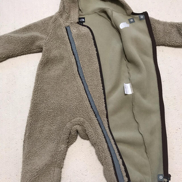 THE NORTH FACE(ザノースフェイス)の【なかの様専用】THE NORTH FACE ボアロンパース　ベビー　ベージュ キッズ/ベビー/マタニティのベビー服(~85cm)(ロンパース)の商品写真