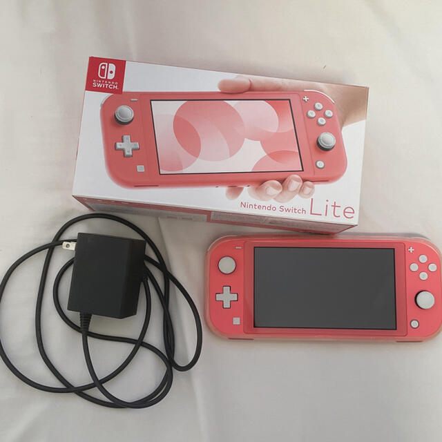 Switch LITE コーラルピンク エンタメ/ホビーのゲームソフト/ゲーム機本体(携帯用ゲーム機本体)の商品写真