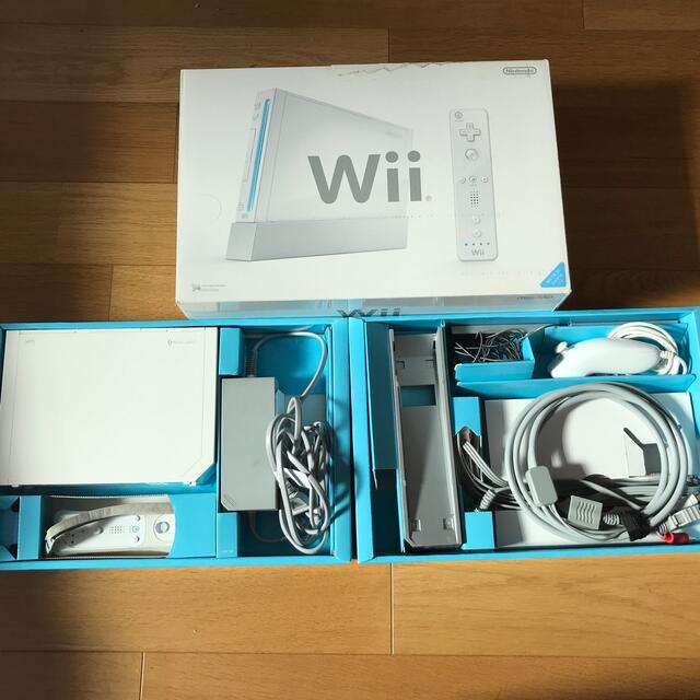 任天堂(ニンテンドウ)のNintendo Wii RVL-S-WD 本体 エンタメ/ホビーのゲームソフト/ゲーム機本体(家庭用ゲーム機本体)の商品写真