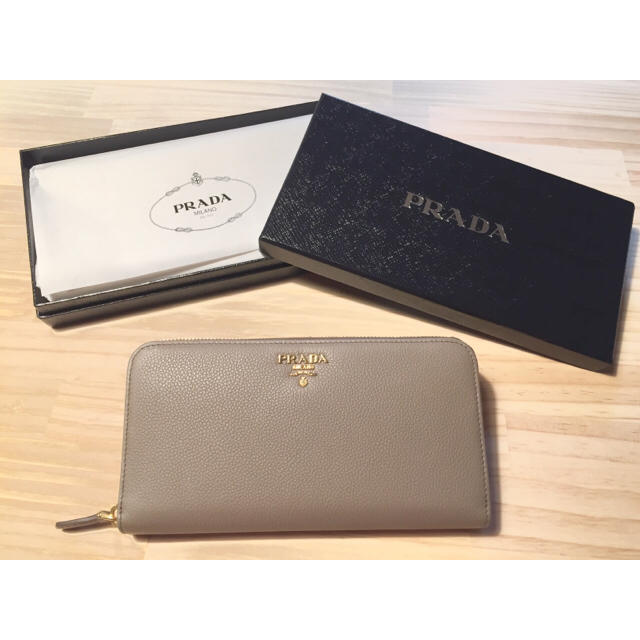 PRADA(プラダ)ののんちゃん様専用🌟🌟 レディースのファッション小物(財布)の商品写真