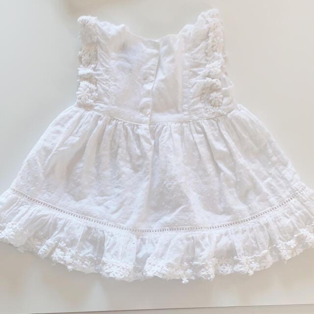 babyGAP(ベビーギャップ)のワンピース　ホワイト　GAP キッズ/ベビー/マタニティのベビー服(~85cm)(ワンピース)の商品写真