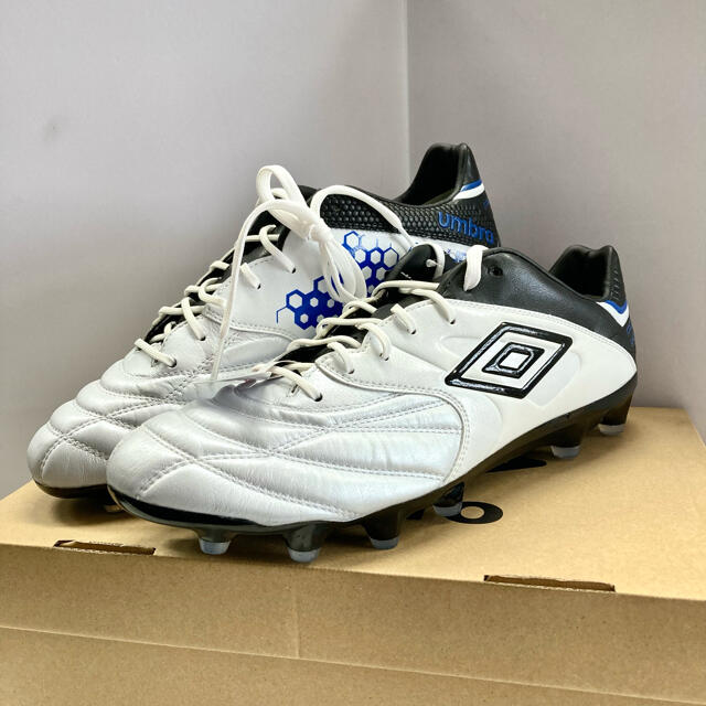 UMBRO(アンブロ)のアンブロ サッカースパイク アクセレイター KL 27.5cm スポーツ/アウトドアのサッカー/フットサル(シューズ)の商品写真