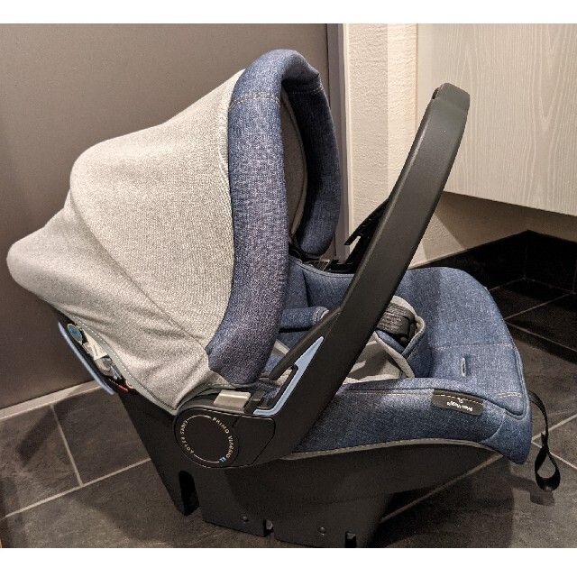 KATOJI(カトージ)のさやかさん専用　チャイルドシート＆ベビーカー　3点セット　Peg-Perego キッズ/ベビー/マタニティの外出/移動用品(自動車用チャイルドシート本体)の商品写真