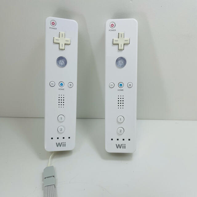 Wii(ウィー)のwiiリモコン＆ヌンチャクセット エンタメ/ホビーのゲームソフト/ゲーム機本体(その他)の商品写真