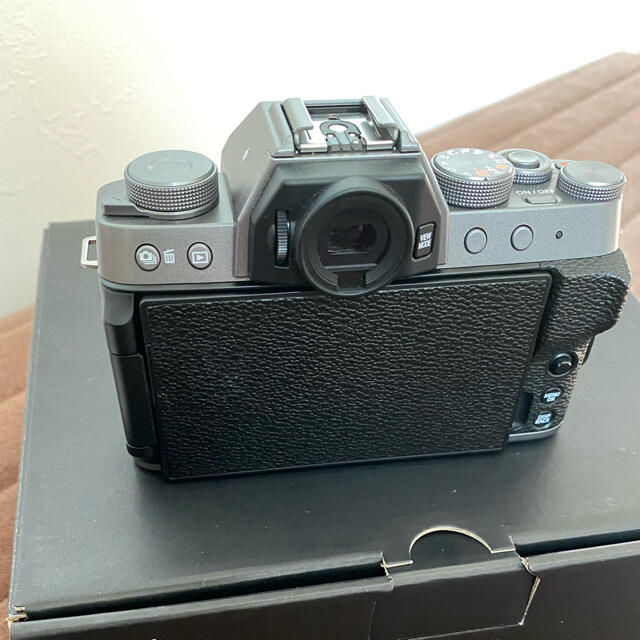 富士フイルム(フジフイルム)のFUJIFILM x-t200 本体 スマホ/家電/カメラのカメラ(ミラーレス一眼)の商品写真