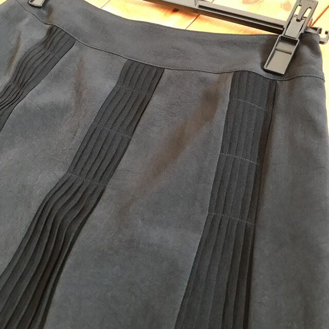 自由区(ジユウク)の自由区　スカート　38  黒　ブラック レディースのスカート(ひざ丈スカート)の商品写真