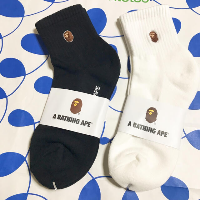 A BATHING APE(アベイシングエイプ)のA BATHING APE アベイシングエイプソックス ホワイト&ブラック２足 メンズのレッグウェア(ソックス)の商品写真