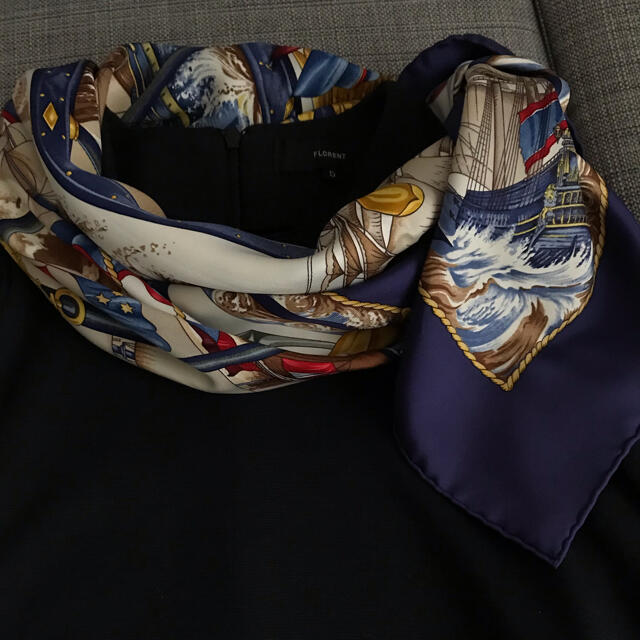 Hermes(エルメス)のHERMESエルメス　ヴィンテージの人気柄スカーフ　カレ レディースのファッション小物(バンダナ/スカーフ)の商品写真