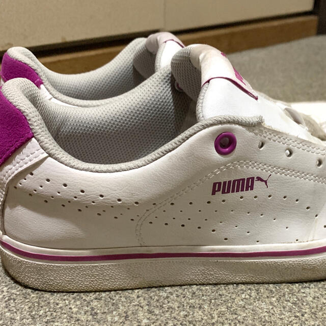 PUMA(プーマ)のPUMA白×紫スニーカー レディースの靴/シューズ(スニーカー)の商品写真