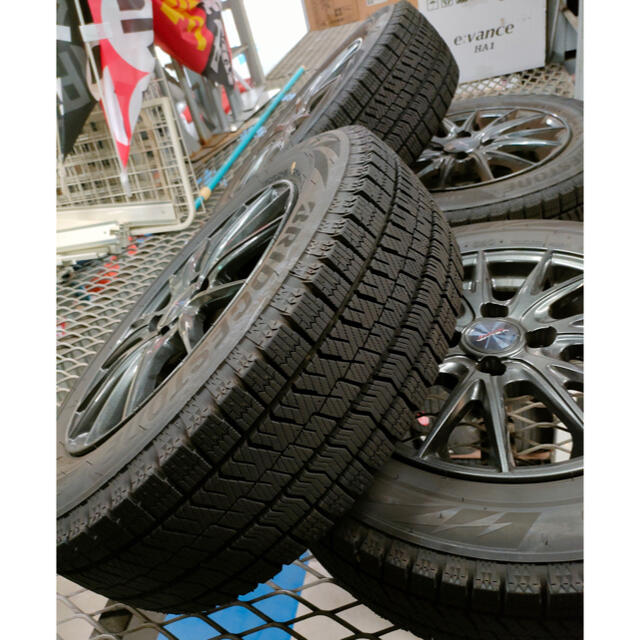 BRIDGESTONE(ブリヂストン)のブリジストン　スタッドレス　タイヤホイールセット vrx2 175/65R/14 自動車/バイクの自動車(タイヤ・ホイールセット)の商品写真