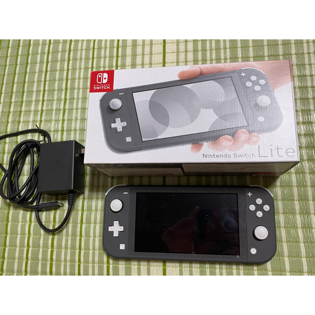 Nintendo Switch(ニンテンドースイッチ)の専用【保証付き】Nintendo Switch LITE グレー 本体 エンタメ/ホビーのゲームソフト/ゲーム機本体(家庭用ゲーム機本体)の商品写真