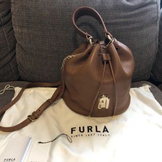 フルラ(Furla)の美品　フルラバケット型チェーンバッグ　ブラウン(ショルダーバッグ)