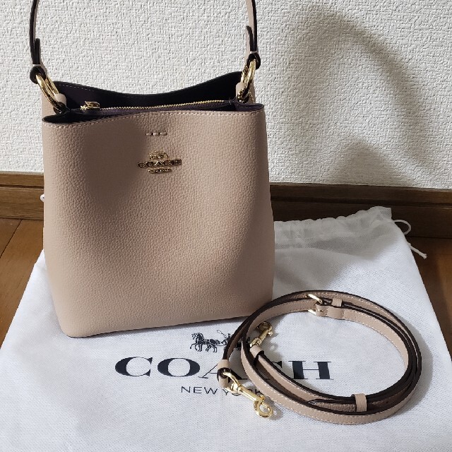 COACH(コーチ)のCOACH コーチ　スモールタウンバケットバック レディースのバッグ(ショルダーバッグ)の商品写真