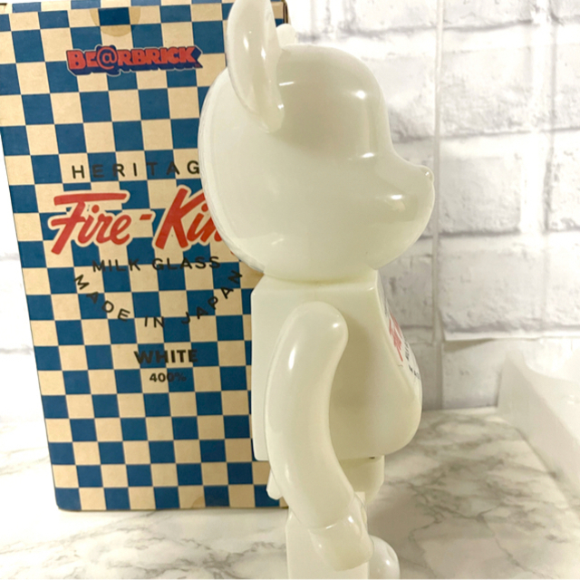 MEDICOM TOY(メディコムトイ)のBE@RBRICK Fire-King 400％ ホワイト エンタメ/ホビーのフィギュア(その他)の商品写真