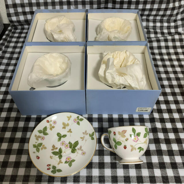 WEDGWOOD(ウェッジウッド)の【未使用】5客セット ウェッジウッド　ワイルドストロベリー　カップ　ソーサー インテリア/住まい/日用品のキッチン/食器(食器)の商品写真