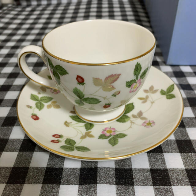 WEDGWOOD(ウェッジウッド)の【未使用】5客セット ウェッジウッド　ワイルドストロベリー　カップ　ソーサー インテリア/住まい/日用品のキッチン/食器(食器)の商品写真