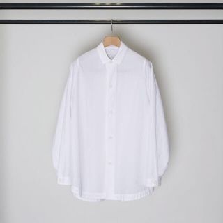 コモリ(COMOLI)のteatora CARTRIDGE SHIRT – packable 白(シャツ)