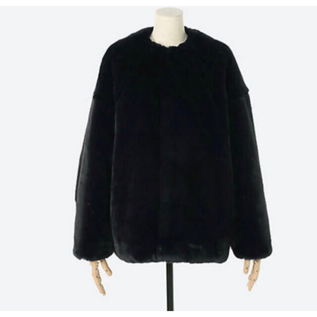 HYKE(ハイク)のHYKE FAUX FUR REVERSIBLE JACKET ファーコート レディースのジャケット/アウター(毛皮/ファーコート)の商品写真