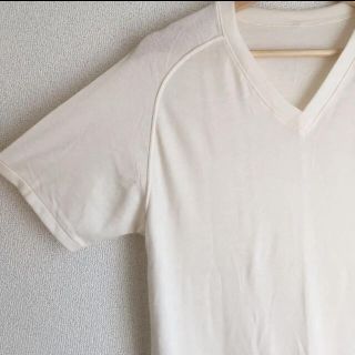 マンシングウェア(Munsingwear)の【美品】　マンシングウェア Munsingwear Vネック 半袖 白(Tシャツ/カットソー(半袖/袖なし))