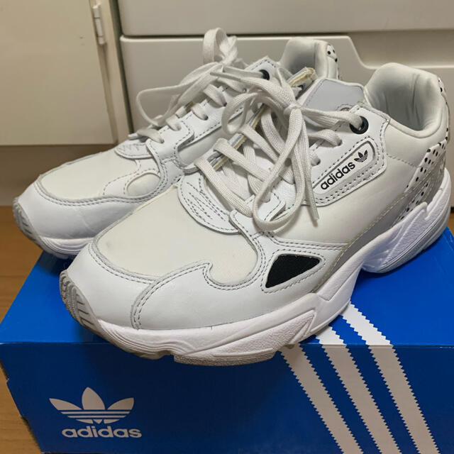 adidas(アディダス)のadidas♡シューズ　お値下げ不可 レディースの靴/シューズ(スニーカー)の商品写真