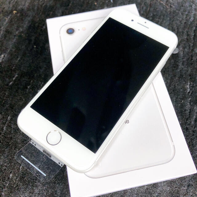 安価 ワタナベ iPhone - 新品未使用品 silver 64GB iPhone8 スマートフォン本体