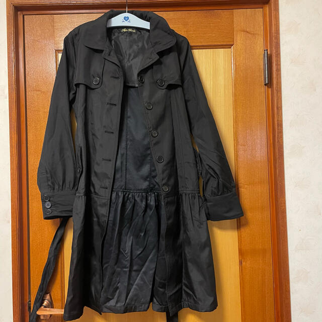 トレンチコート　ブラック　フレア レディースのジャケット/アウター(トレンチコート)の商品写真