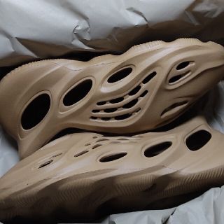 アディダス(adidas)のADIDAS YEEZY FOAM RUNNER  OCHRE　28.5(サンダル)