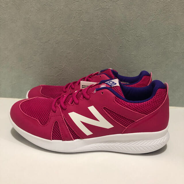 New Balance(ニューバランス)のニューバランス レディースランニングシューズ(24.5cm)新品・未使用・箱あり スポーツ/アウトドアのランニング(シューズ)の商品写真