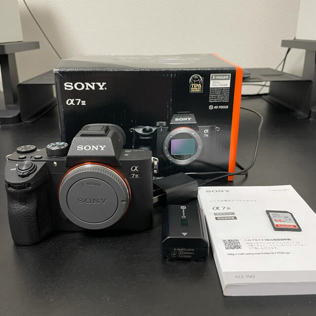 SONY(ソニー)のu様専用【美品】sonya7iii ボディ 64GBSDカード付き スマホ/家電/カメラのカメラ(ミラーレス一眼)の商品写真