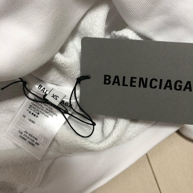 Balenciaga(バレンシアガ)の【新品未使用】XS バレンシアガ　ロゴ　パーカー　オーバーサイズ レディースのトップス(パーカー)の商品写真