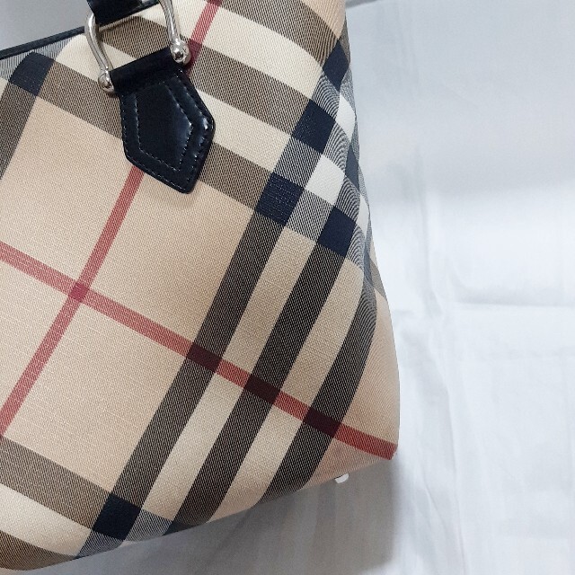 BURBERRY(バーバリー)のバーバリー PVC　レザー　トートバッグ ハンドバッグ スーパーノバチェック　  レディースのバッグ(ハンドバッグ)の商品写真