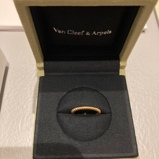 Van Cleef & Arpels(ヴァンクリーフアンドアーペル)の国内正規店購入　ヴァンクリーフ&アーペル　ペルレ　リング　YG スモール　50 レディースのアクセサリー(リング(指輪))の商品写真