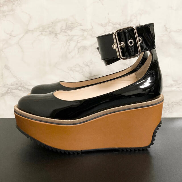 Vivienne Westwood(ヴィヴィアンウエストウッド)の【新品】Vivienne Westwood プラットフォームベルトパンプス レディースの靴/シューズ(ハイヒール/パンプス)の商品写真