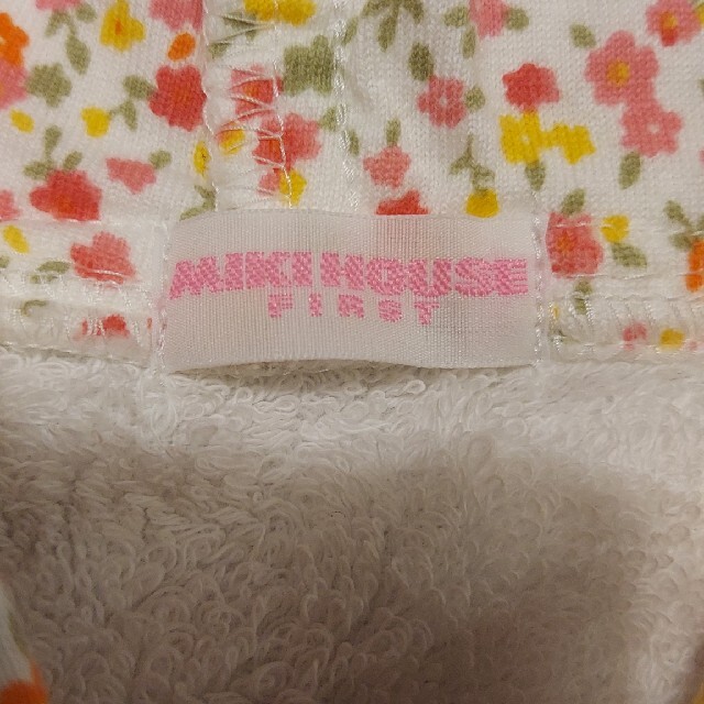 mikihouse(ミキハウス)の【you&me様専用】ミキハウス　小花柄フードのベビーバスローブ　バスポンチョ キッズ/ベビー/マタニティのベビー服(~85cm)(バスローブ)の商品写真