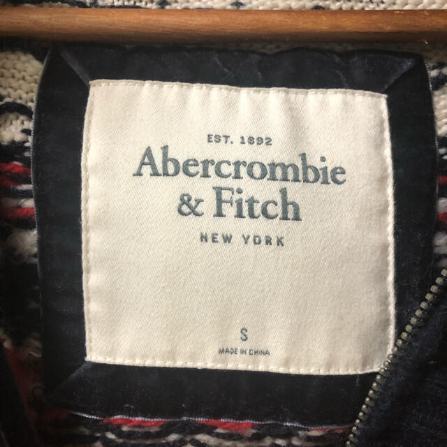 Abercrombie&Fitch(アバクロンビーアンドフィッチ)のアバクロ　ノルディック柄　ニットパーカー レディースのトップス(ニット/セーター)の商品写真