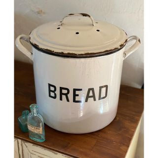 値下げ！イギリスアンティークホーロー　ブレッド缶　丸型　BREAD缶(その他)