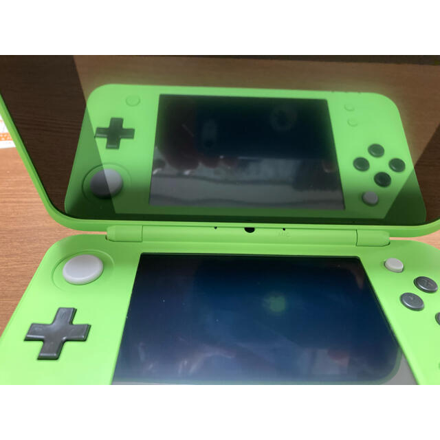 ニンテンドー2DS(ニンテンドー2DS)のMINECRAFT Newニンテンドー2DS LL CREEPER EDITIO エンタメ/ホビーのゲームソフト/ゲーム機本体(携帯用ゲーム機本体)の商品写真