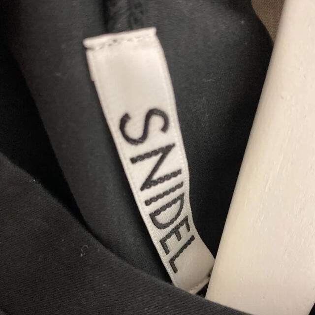SNIDEL(スナイデル)のスナイデル　パフドッキングカットトップス　ブラック レディースのトップス(カットソー(半袖/袖なし))の商品写真