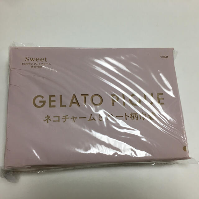 gelato pique(ジェラートピケ)のGELATO PIQUE ネコチャーム＆ハート柄巾着　sweet付録 レディースのファッション小物(ポーチ)の商品写真