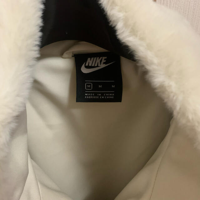 NIKE(ナイキ)のNIKE ファージャケット レディースのジャケット/アウター(毛皮/ファーコート)の商品写真
