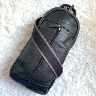 コーチ(COACH)の【極美品】コーチ　ヘリテージ　ボディーバッグ　レザー　ブラック　メンズ(ボディーバッグ)