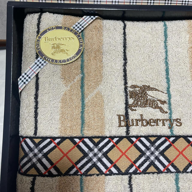 BURBERRY(バーバリー)の【新品】☆バーバリーBurberry☆バスタオル インテリア/住まい/日用品の日用品/生活雑貨/旅行(タオル/バス用品)の商品写真