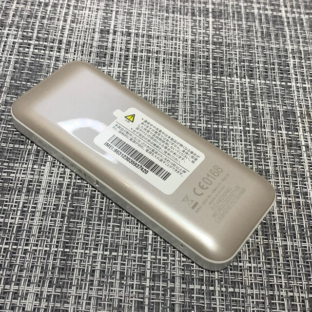 美品UQ WiMAX 2+  Speed Wi-Fi NEXT  W04ホワイト スマホ/家電/カメラのスマートフォン/携帯電話(スマートフォン本体)の商品写真